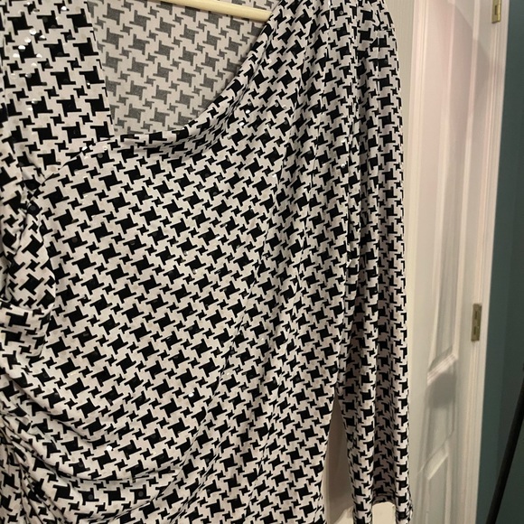 Chic Black and White Women's Blouse - Picture 5 of 8